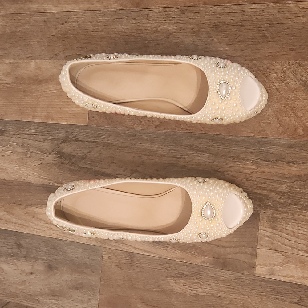 Open-toe pearl stiletto